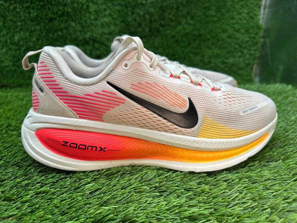 Nike Vomero 18 HM6804-100 Athletic Sneaker Women's 9 White Mesh Training Sports